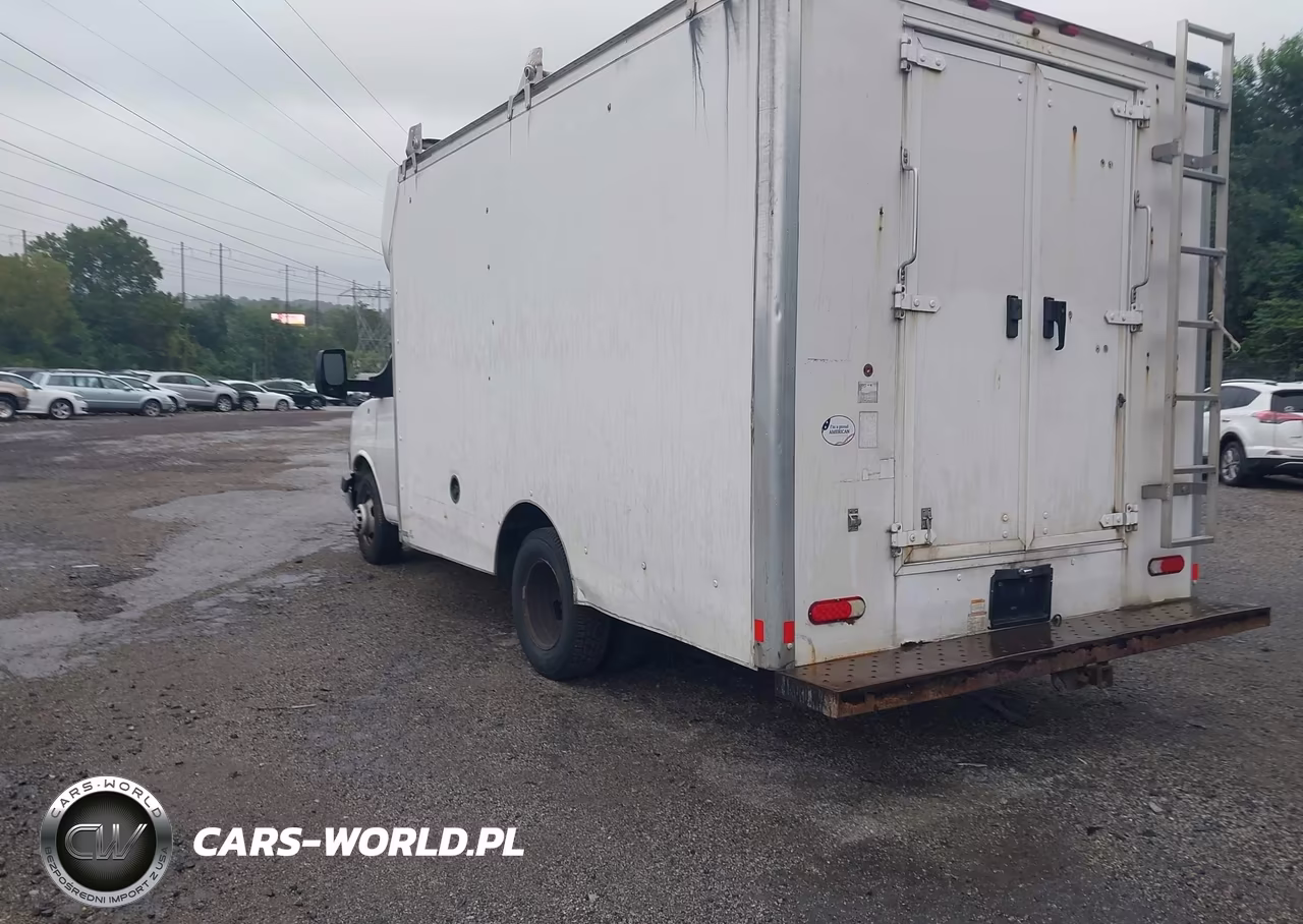 2017 Chevrolet Express Cutaway Work Van VIN:1GB3GRCG2H1228355 - 3