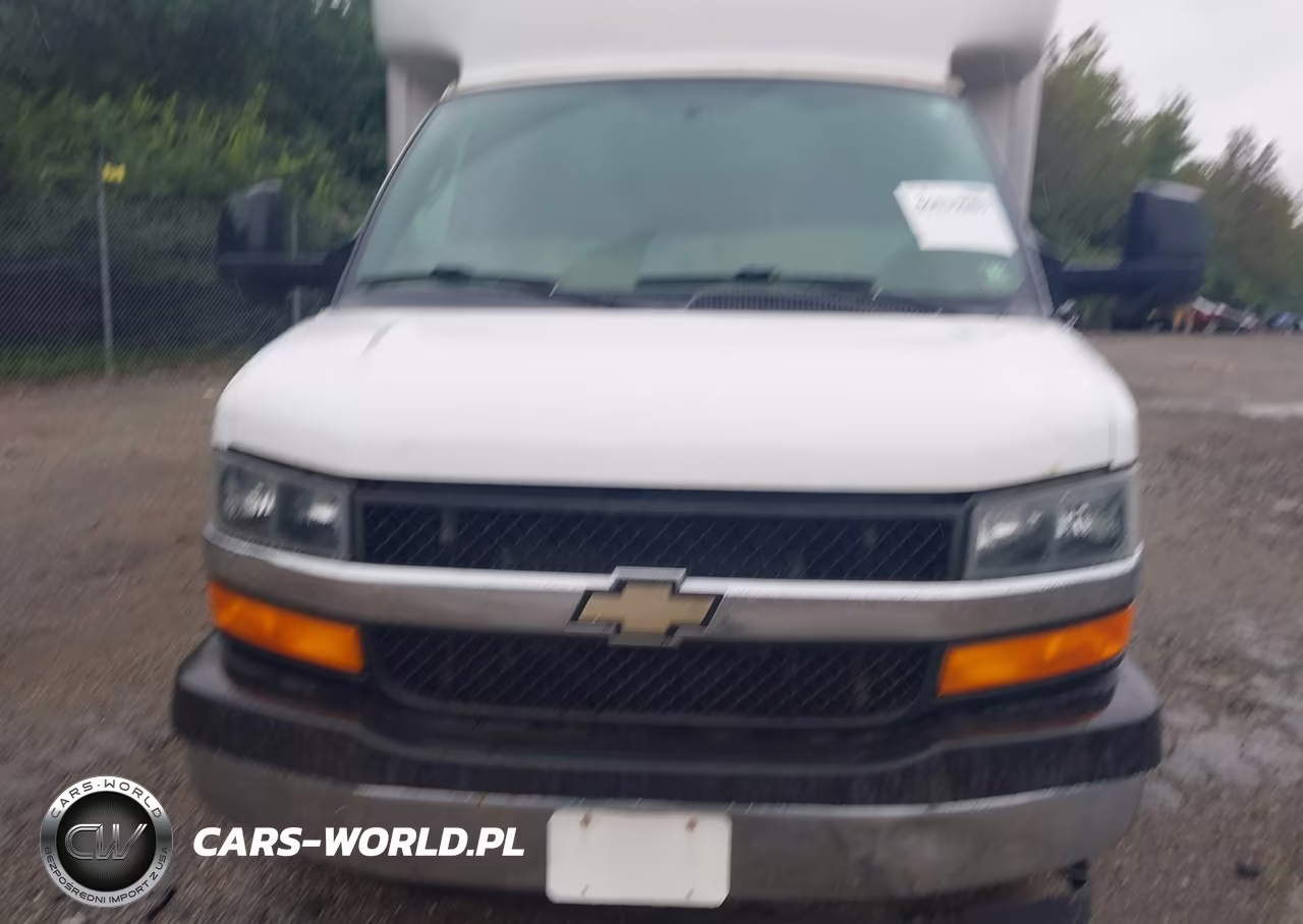 2017 Chevrolet Express Cutaway Work Van VIN:1GB3GRCG2H1228355 - 9
