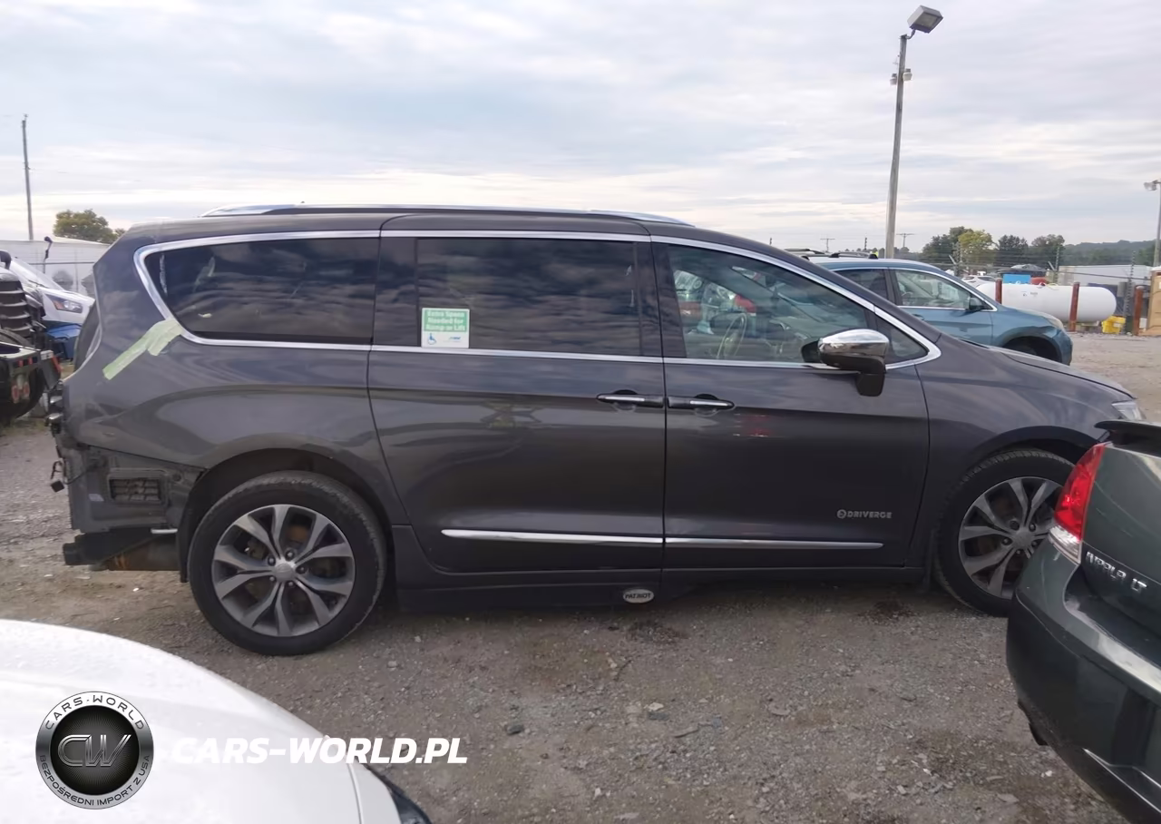 2019 Chrysler Pacifica Limited VIN:2C4RC1GG9KR588996 - 13