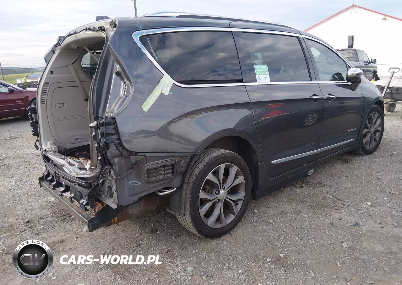 2019 Chrysler Pacifica Limited VIN:2C4RC1GG9KR588996 - 4