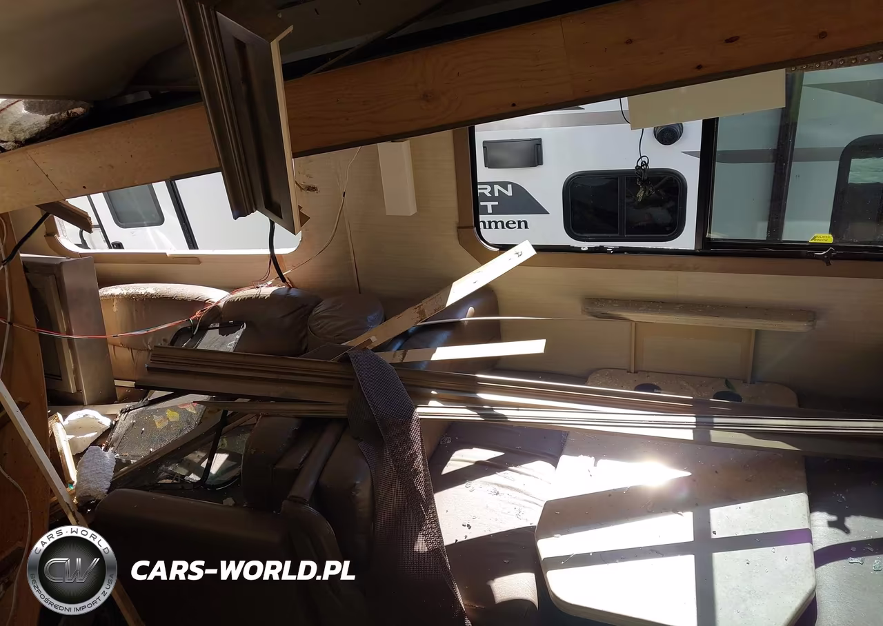 2018 Freightliner Chassis S-2 VIN:4UZADVFC3JCJW4295 - 13