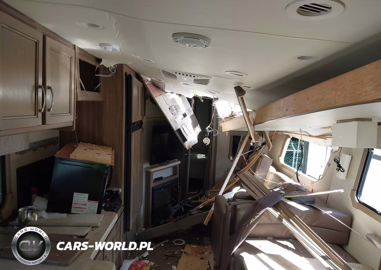 2018 Freightliner Chassis S-2 VIN:4UZADVFC3JCJW4295 - 8