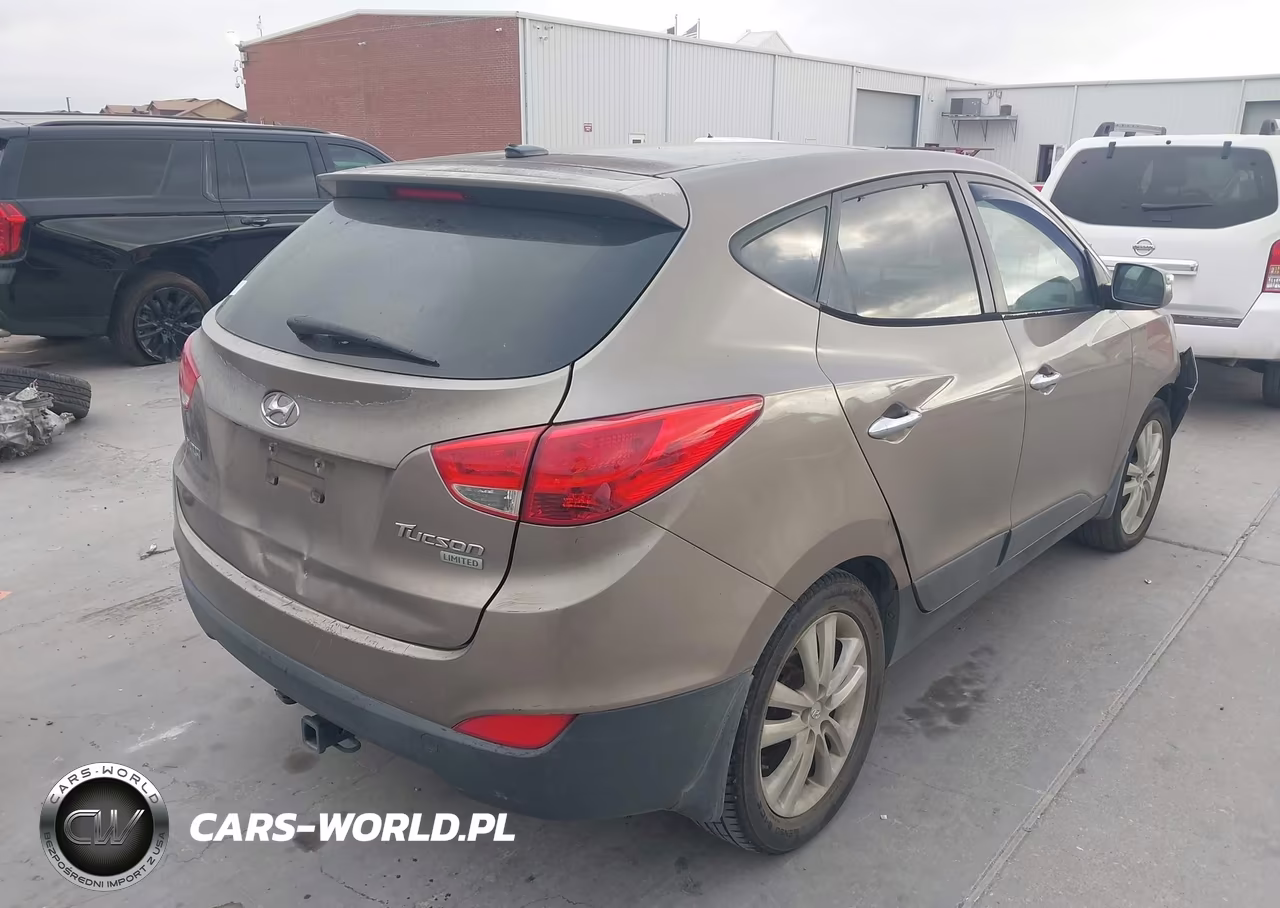 2010 Hyundai Tucson Limited VIN:KM8JU3AC3AU074473 - 4