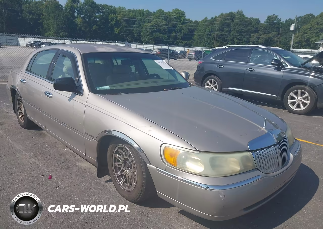 2001 Lincoln Town Car Signature