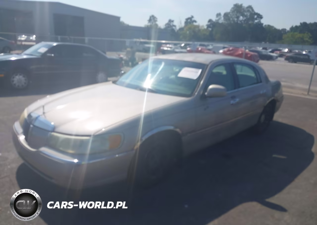 2001 Lincoln Town Car Signature VIN:1LNHM82W31Y732922 - 2