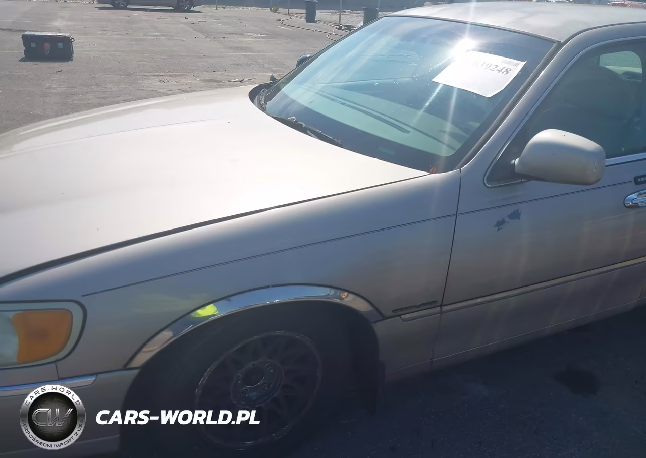 2001 Lincoln Town Car Signature VIN:1LNHM82W31Y732922 - 6