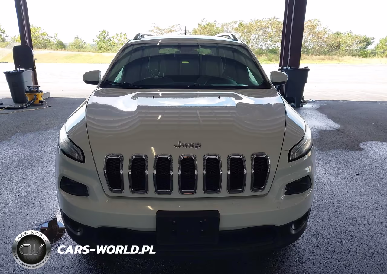 2018 Jeep Cherokee Latitude 4X4 VIN:1C4PJMCB7JD559278 - 18