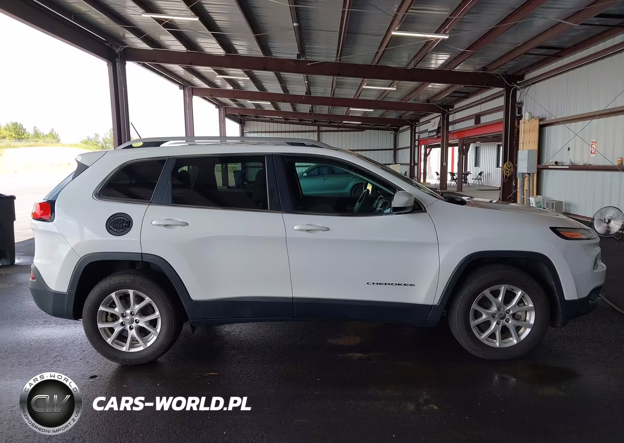 2018 Jeep Cherokee Latitude 4X4 VIN:1C4PJMCB7JD559278 - 19