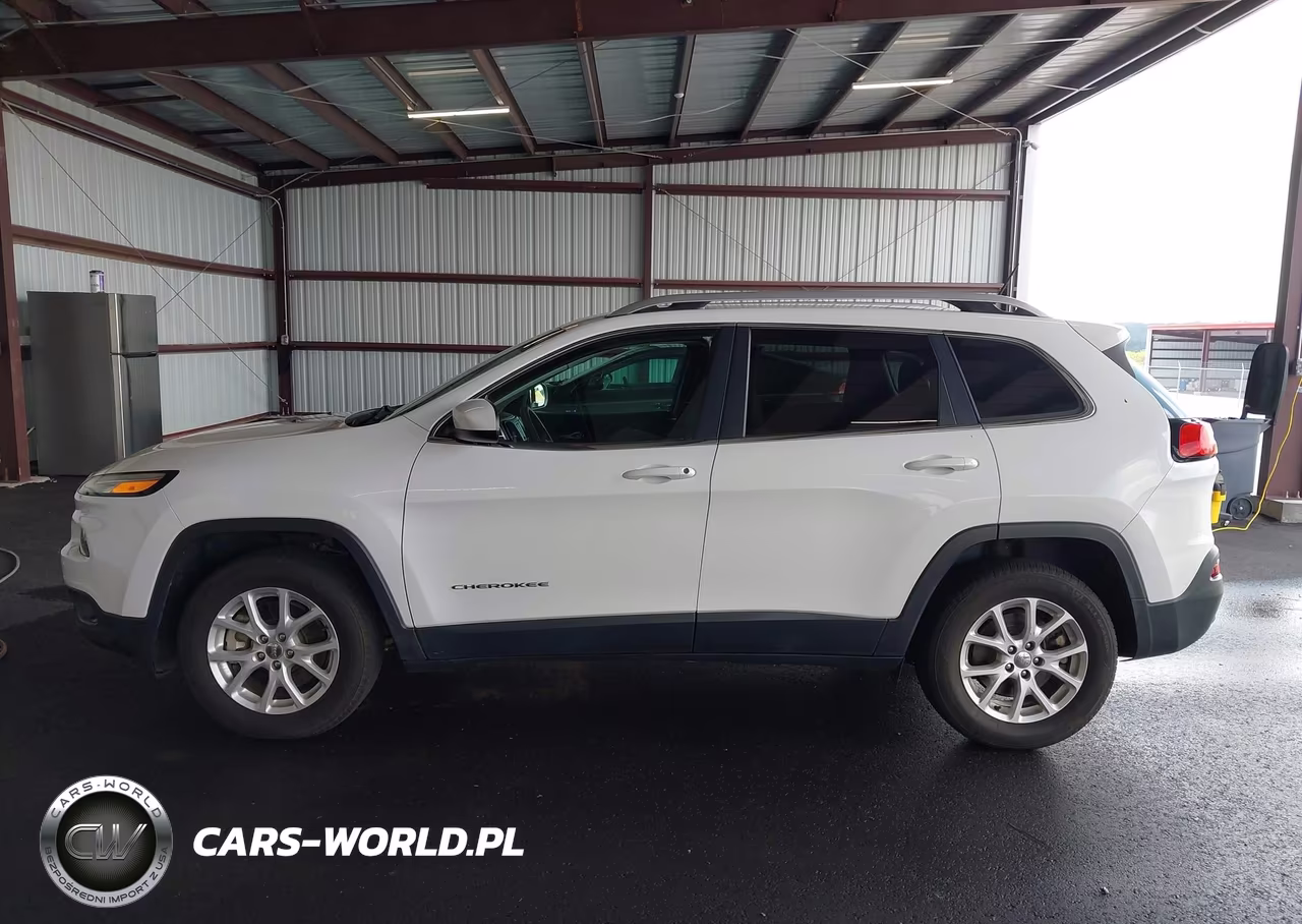 2018 Jeep Cherokee Latitude 4X4 VIN:1C4PJMCB7JD559278 - 20