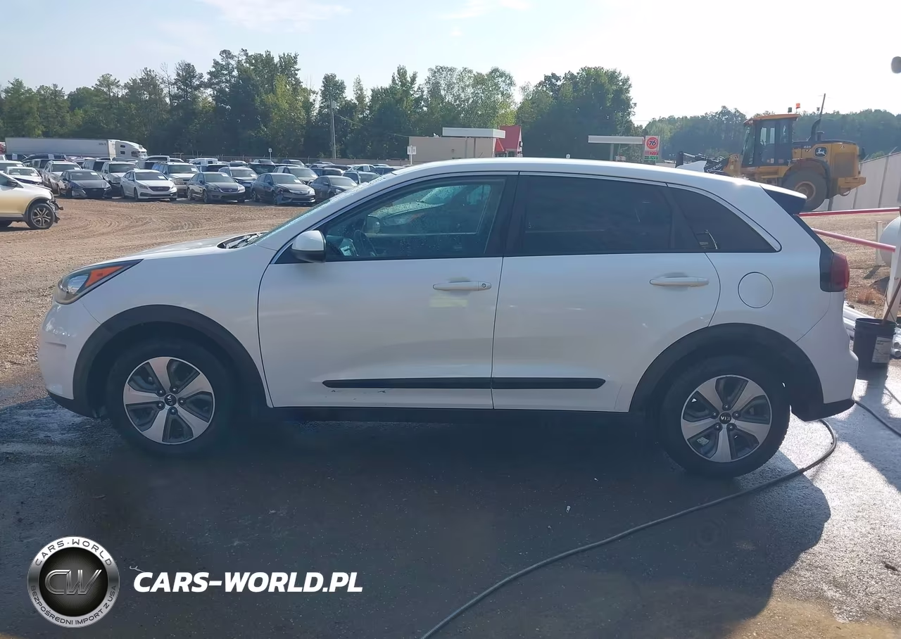 2018 Kia Niro Fe VIN:KNDCB3LC1J5186926 - 17