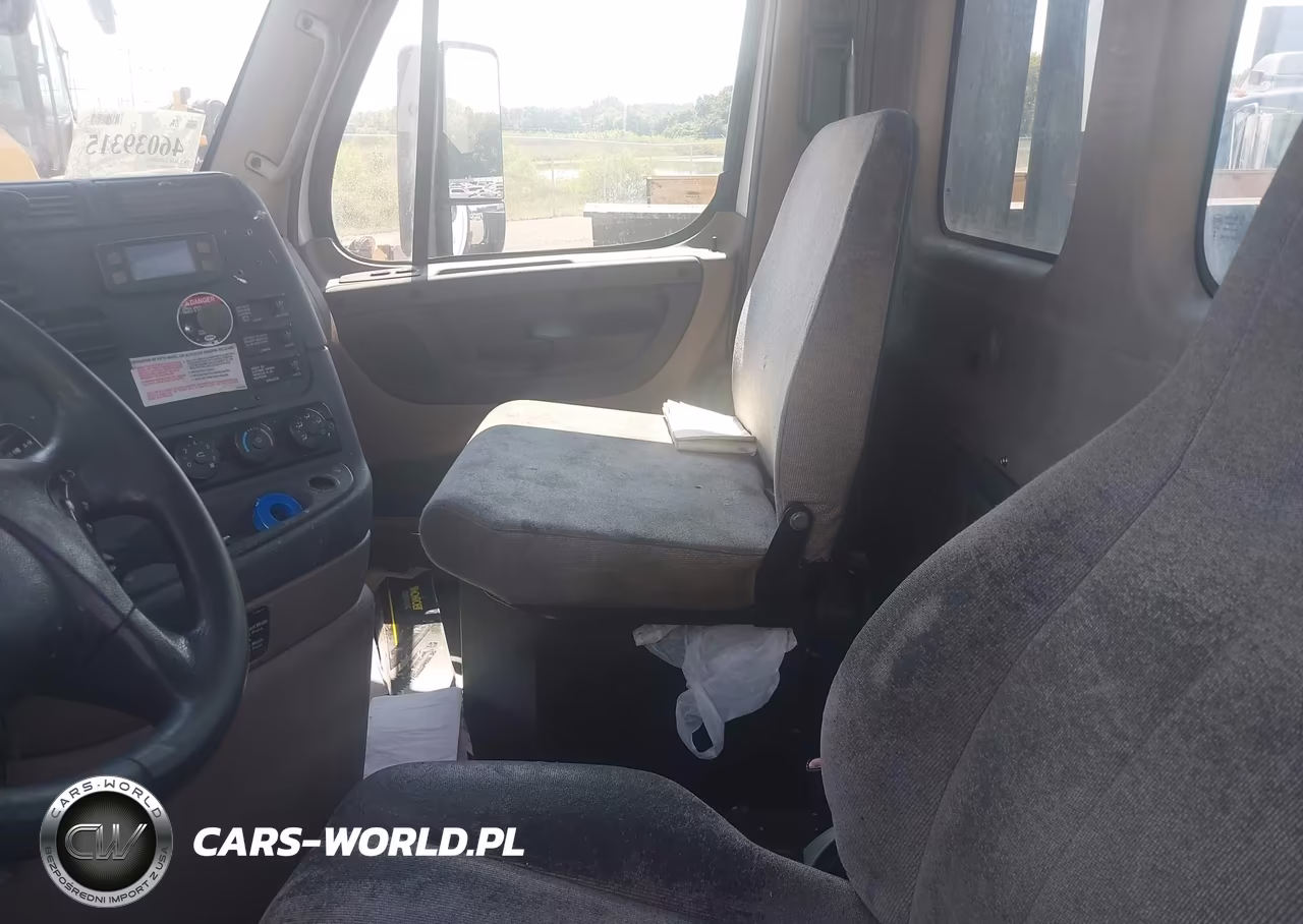 2014 Freightliner Cascadia 113 VIN:3AKJGBDV4ESFZ2123 - 14