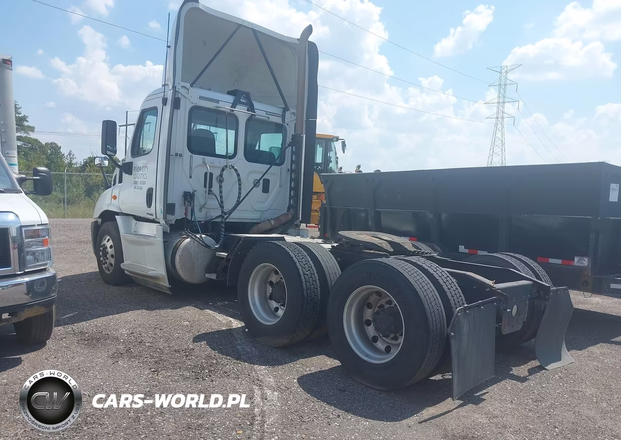 2014 Freightliner Cascadia 113 VIN:3AKJGBDV4ESFZ2123 - 3