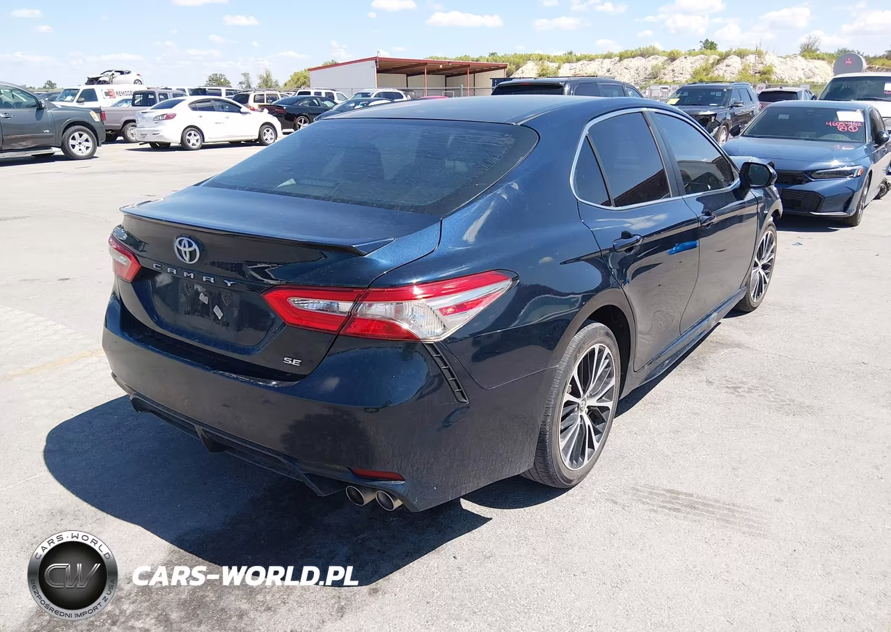2018 Toyota Camry Se VIN:4T1B11HK0JU634125 - 4