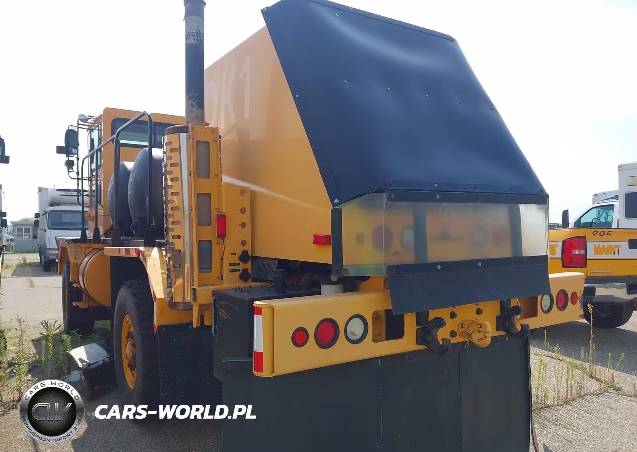2007 Oshkosh Motor Truck Co. Chassis H VIN:10TBFAP197S090657 - 3