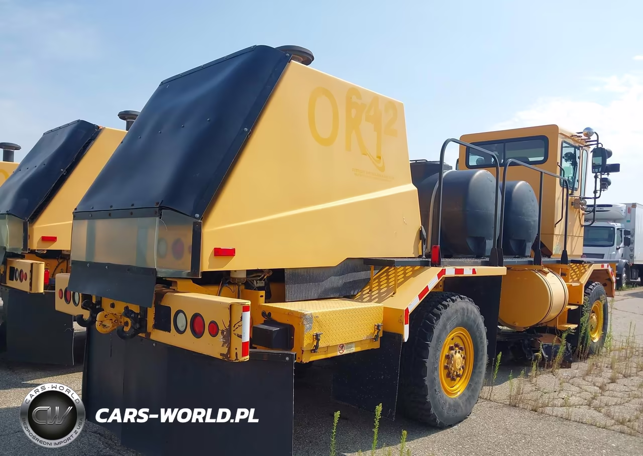 2007 Oshkosh Motor Truck Co. Chassis H VIN:10TBFAP197S090657 - 4
