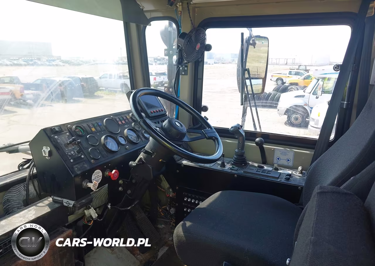 2007 Oshkosh Motor Truck Co. Chassis H VIN:10TBFAP197S090657 - 6