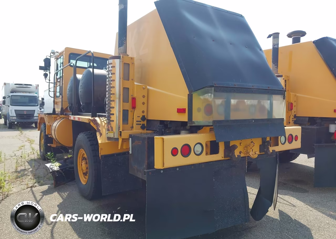 2007 Oshkosh Motor Truck Co. Chassis H VIN:10TBFAP107S090658 - 3