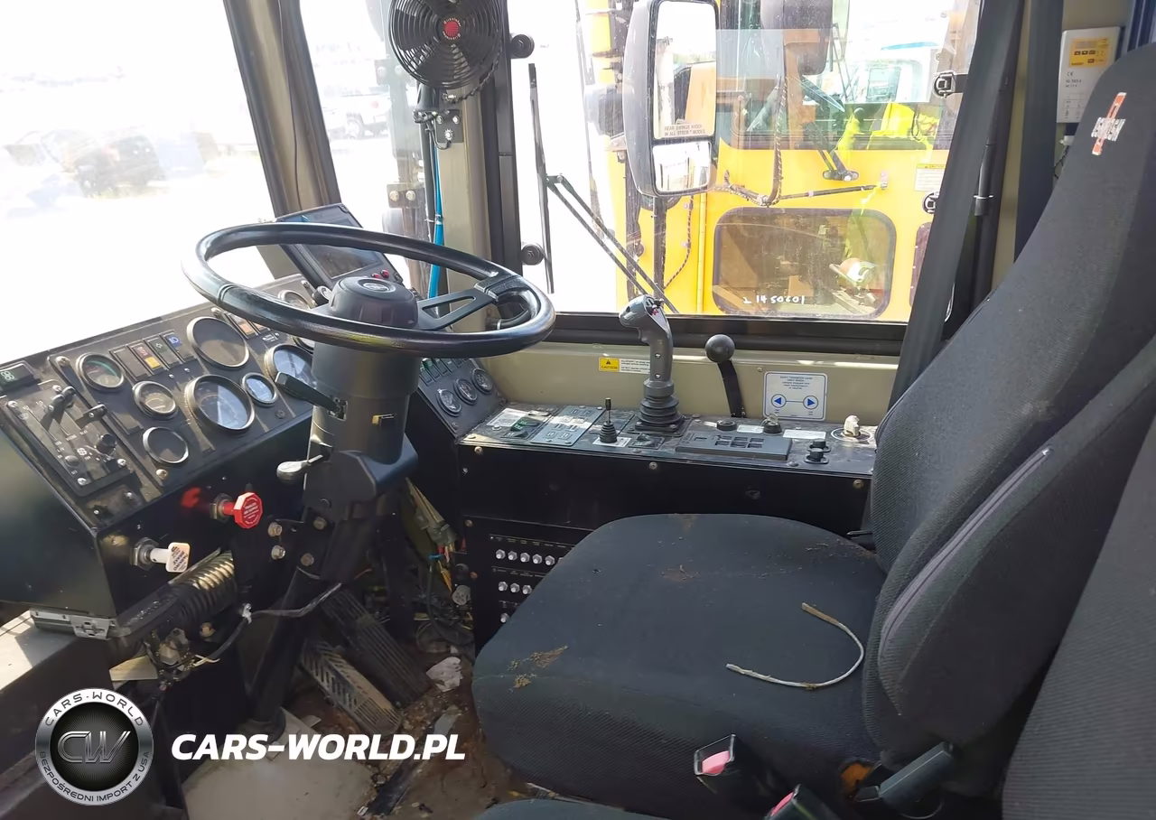 2007 Oshkosh Motor Truck Co. Chassis H VIN:10TBFAP107S090658 - 7