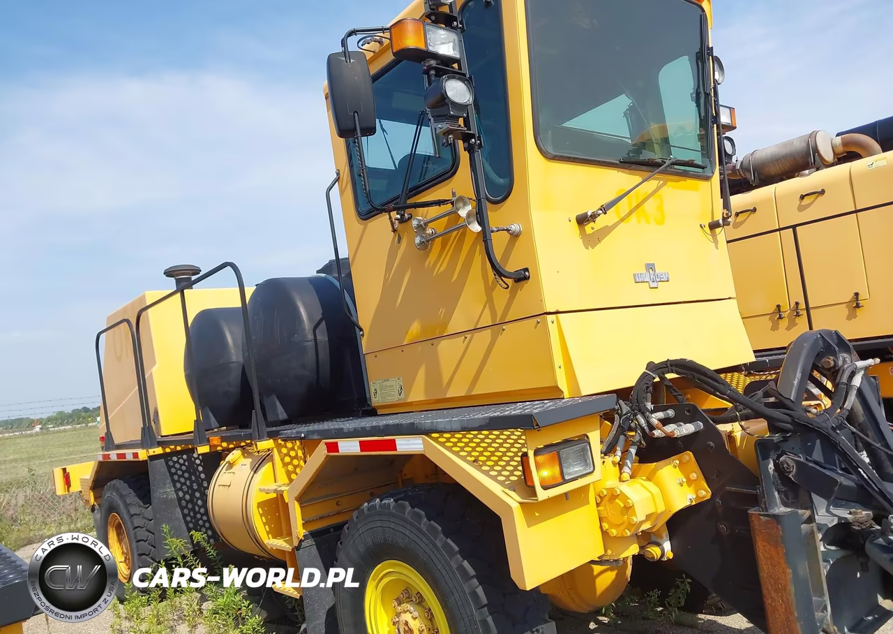 2007 Oshkosh Motor Truck Co. Chassis H VIN:10TBFAP177S090656 - 13