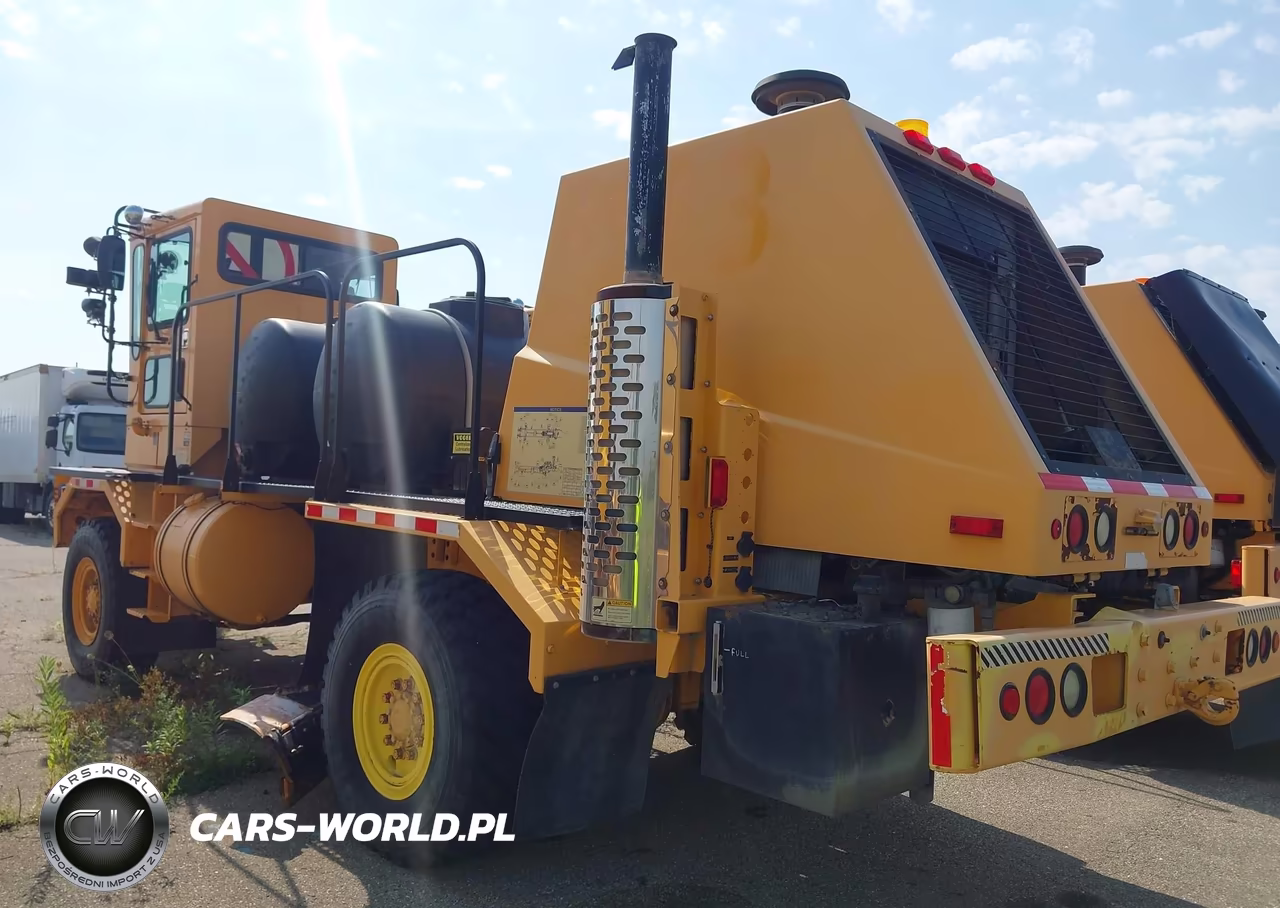 2007 Oshkosh Motor Truck Co. Chassis H VIN:10TBFAP177S090656 - 3