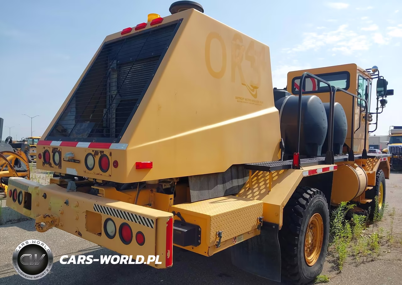 2007 Oshkosh Motor Truck Co. Chassis H VIN:10TBFAP177S090656 - 4