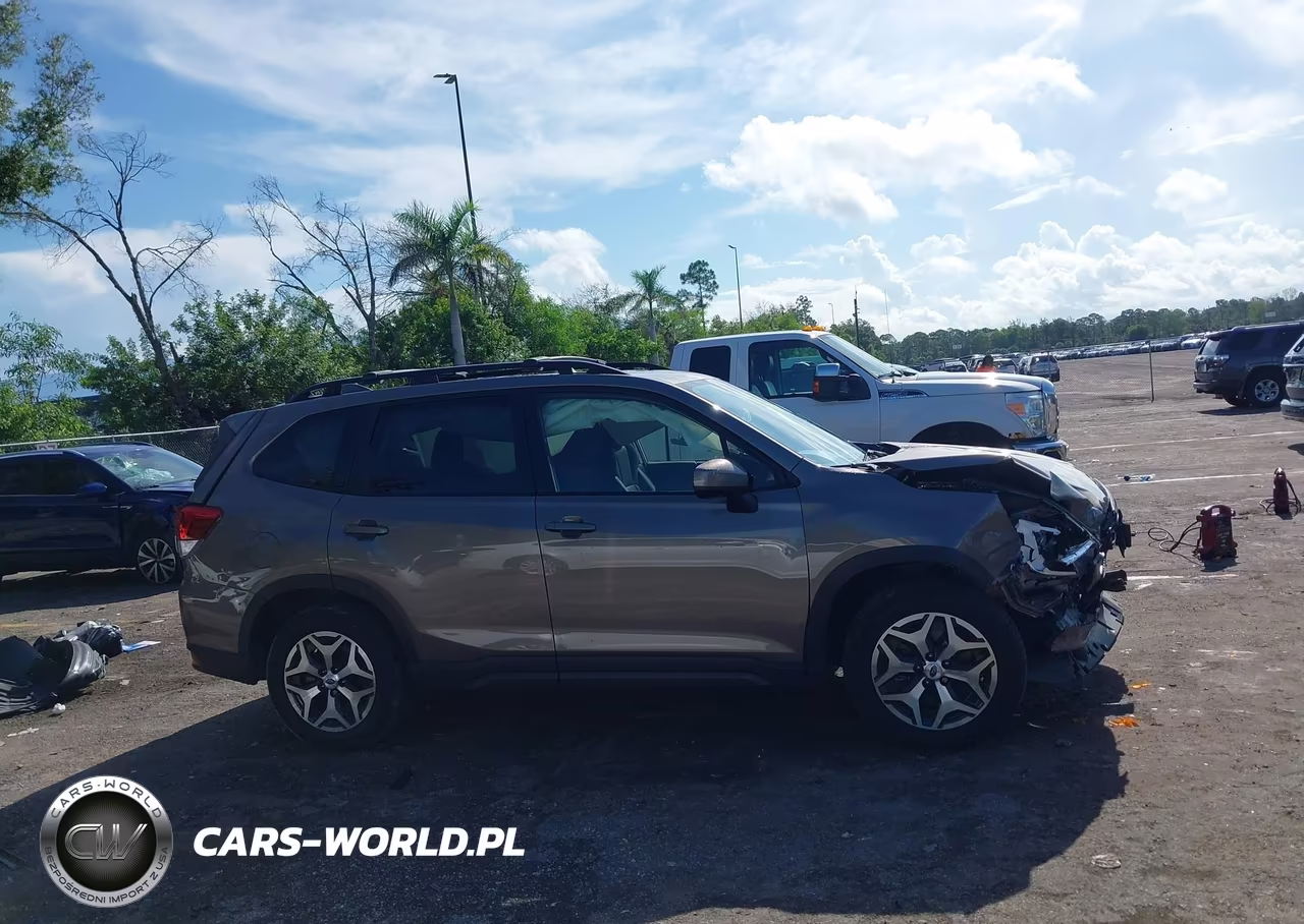 2023 Subaru Forester Premium VIN:JF2SKADC6PH463948 - 14