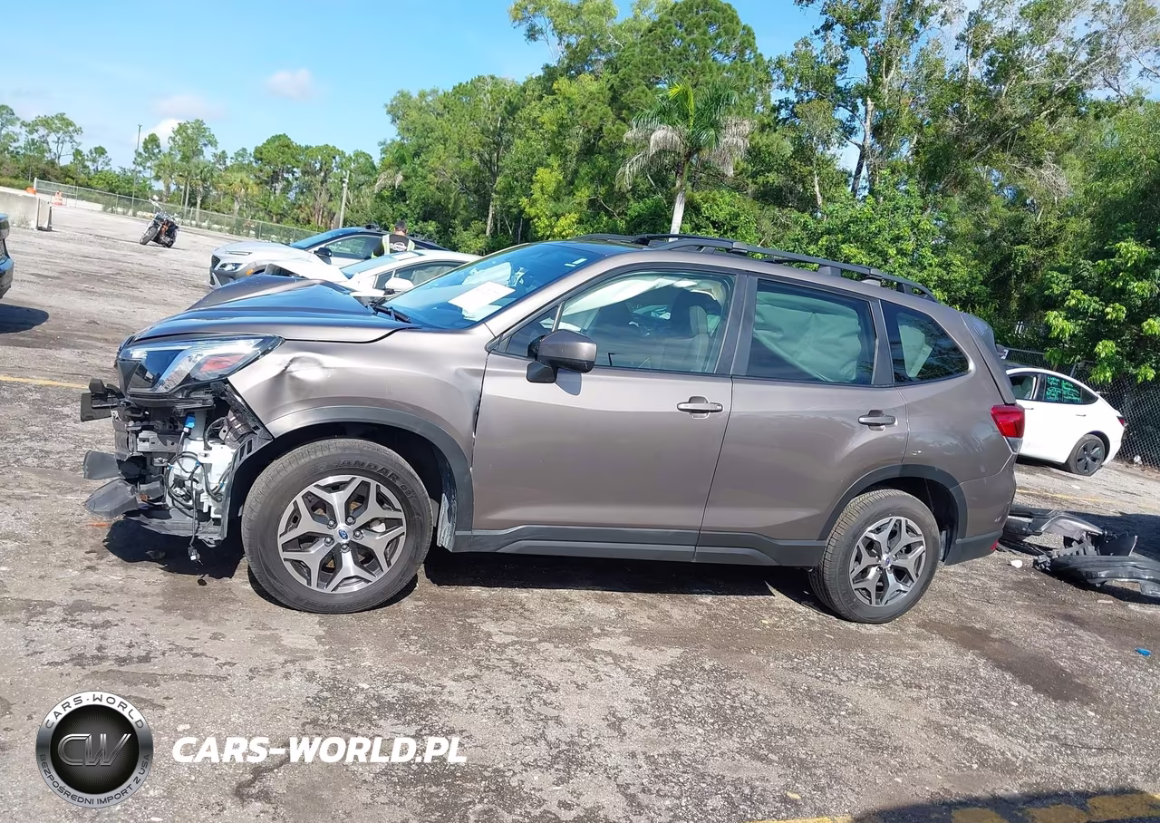 2023 Subaru Forester Premium VIN:JF2SKADC6PH463948 - 15