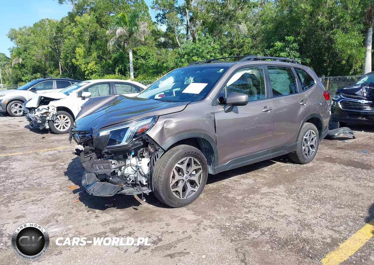 2023 Subaru Forester Premium VIN:JF2SKADC6PH463948 - 2