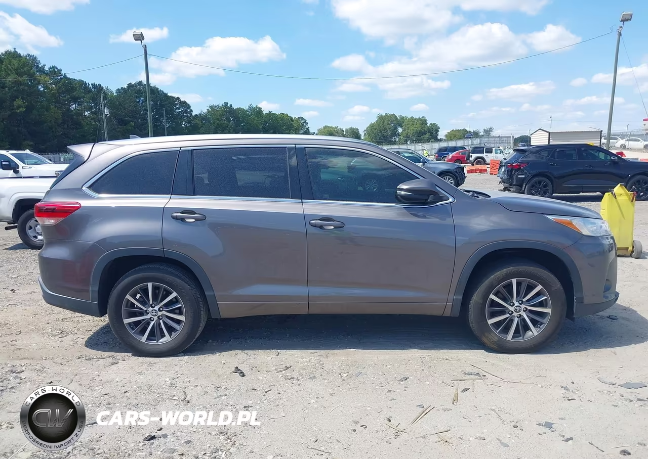 2018 Toyota Highlander Xle VIN:5TDKZRFH7JS529637 - 13