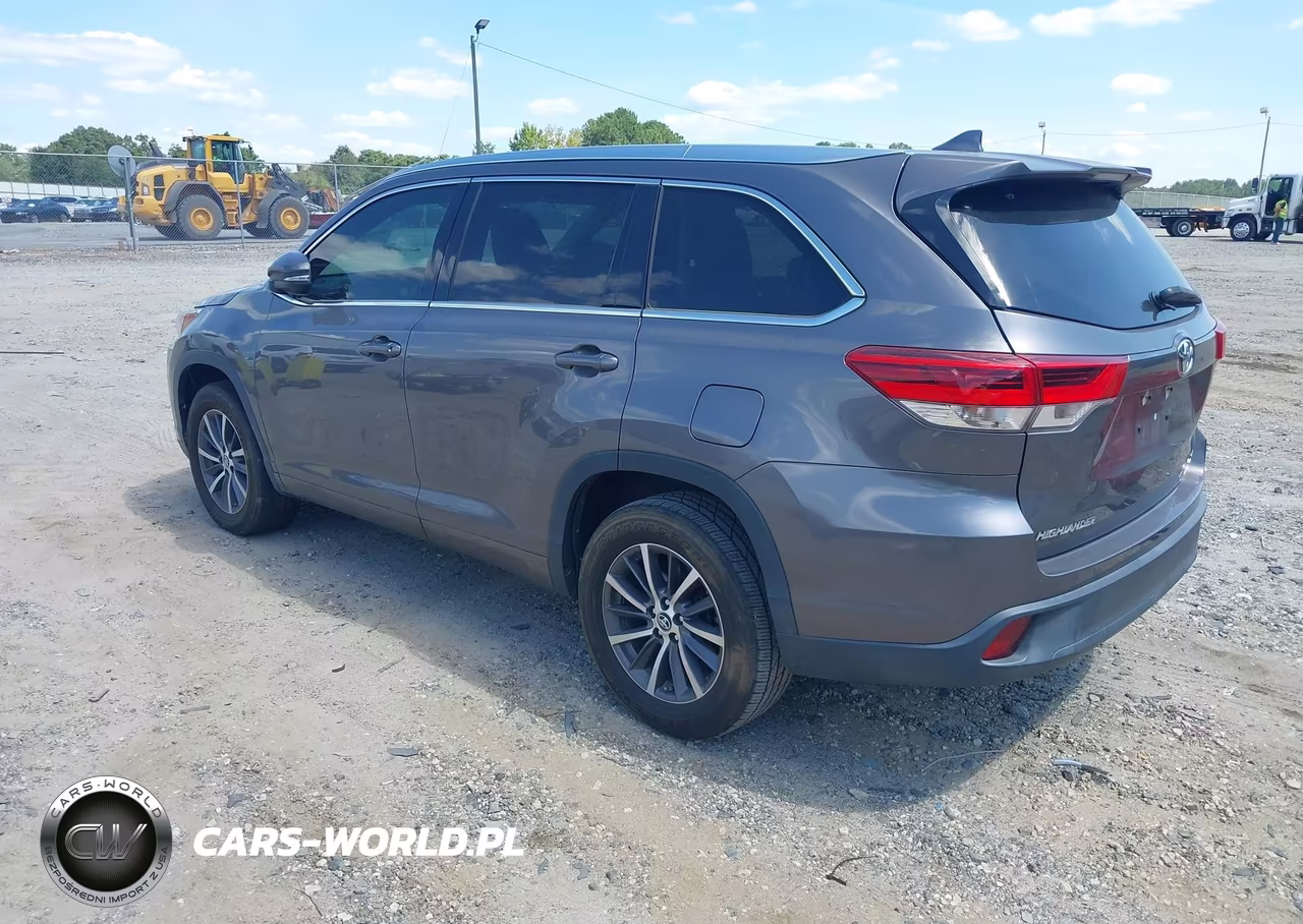 2018 Toyota Highlander Xle VIN:5TDKZRFH7JS529637 - 3