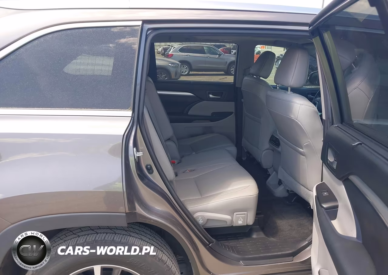 2018 Toyota Highlander Xle VIN:5TDKZRFH7JS529637 - 8