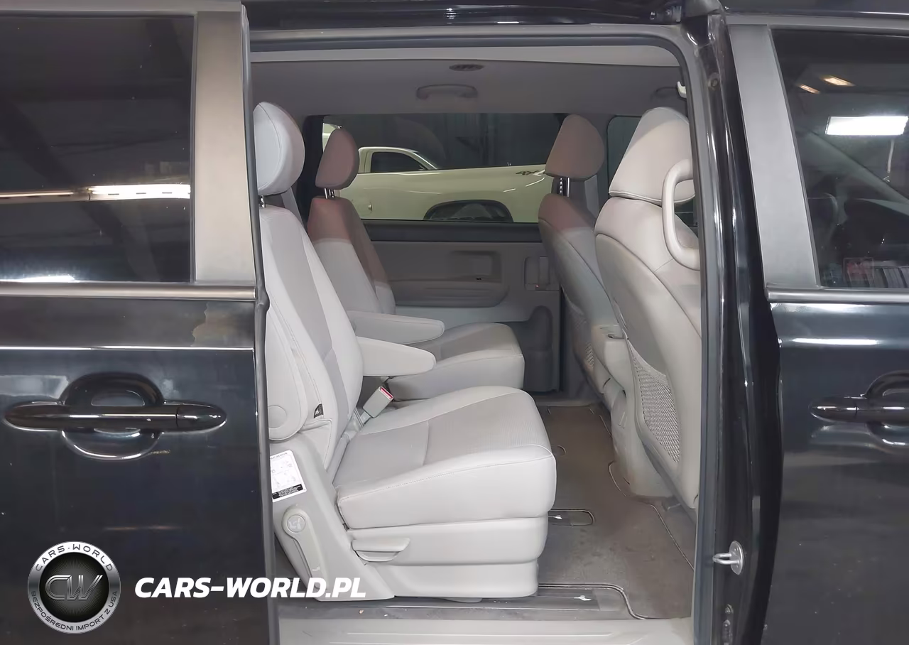 2018 Kia Sedona L VIN:KNDMA5C15J6397204 - 8