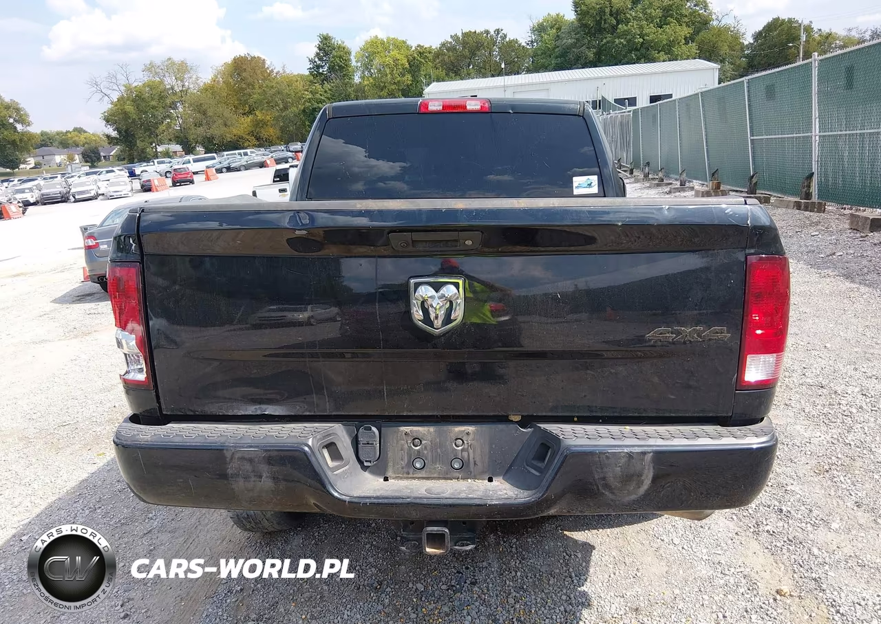 2018 Ram 1500 Express 4X4 5'7 Box VIN:3C6RR7KTXJG264506 - 17