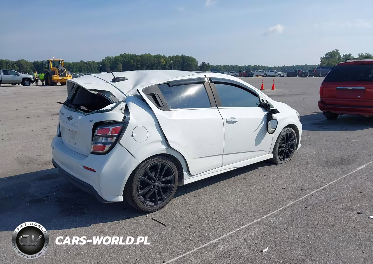 2018 Chevrolet Sonic Lt Manual VIN:1G1JC6SB2J4110743 - 4