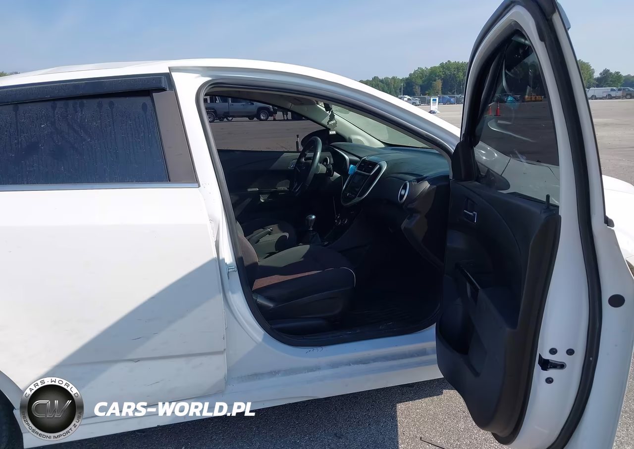 2018 Chevrolet Sonic Lt Manual VIN:1G1JC6SB2J4110743 - 5