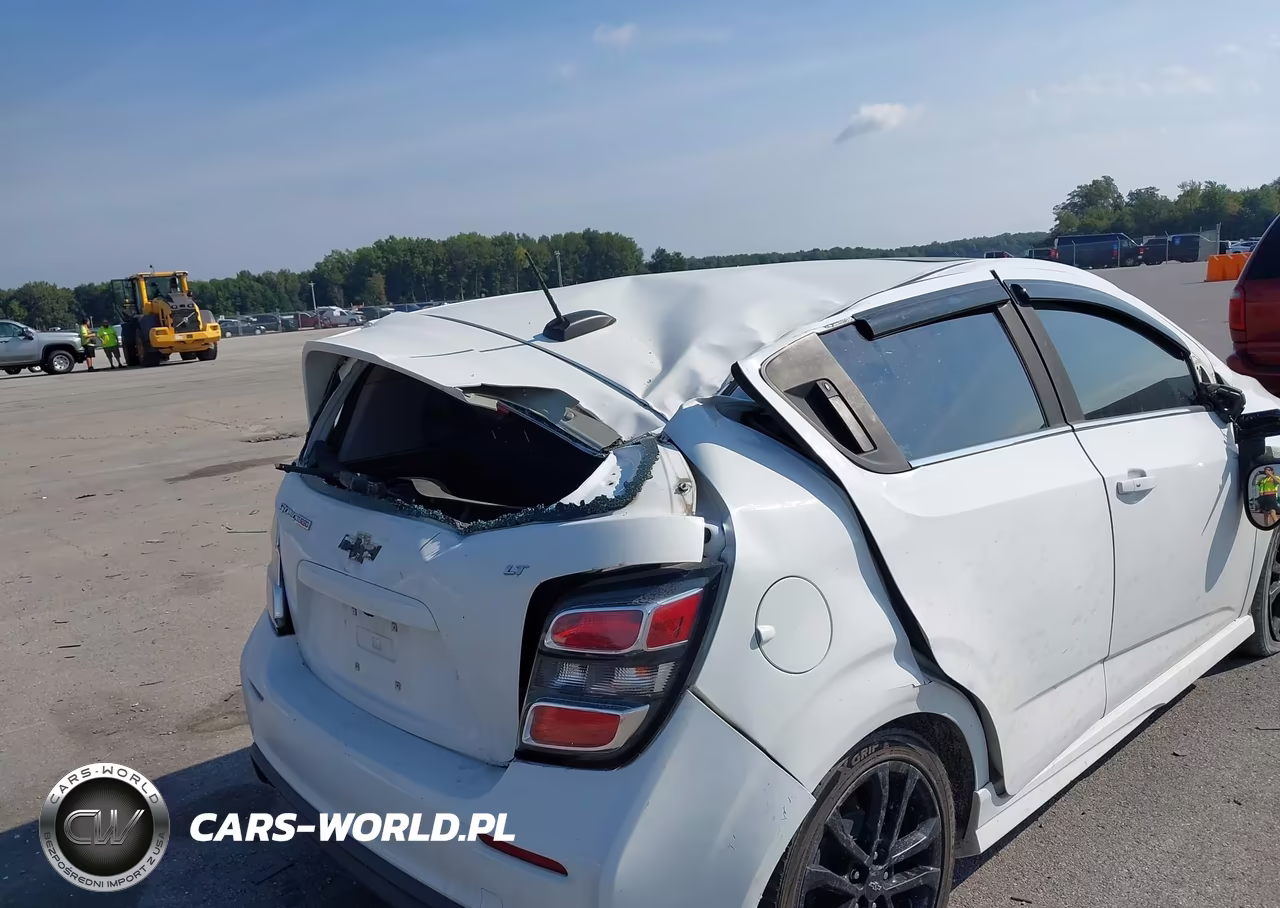 2018 Chevrolet Sonic Lt Manual VIN:1G1JC6SB2J4110743 - 6
