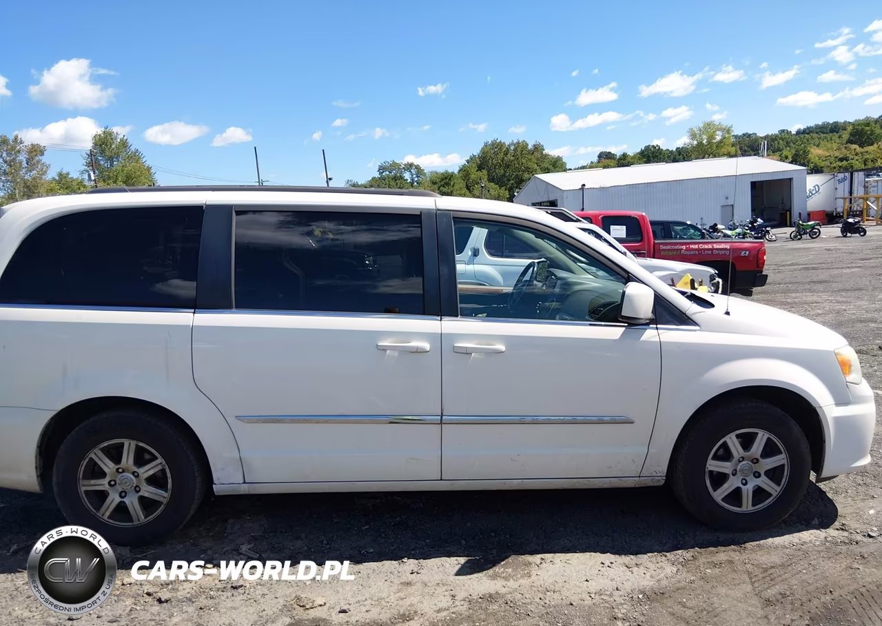 2013 Chrysler Town & Country Touring VIN:2C4RC1BG2DR556188 - 13