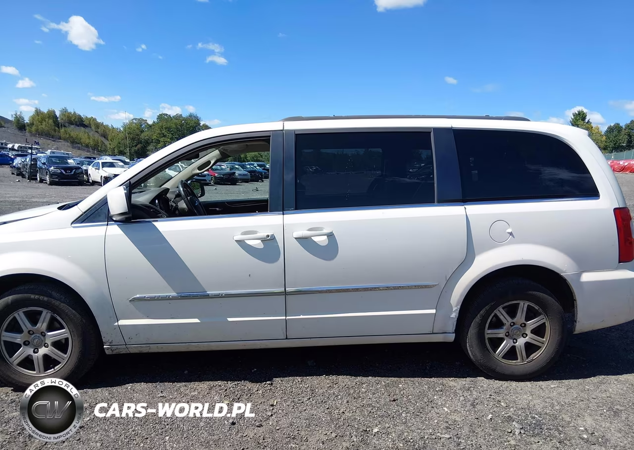 2013 Chrysler Town & Country Touring VIN:2C4RC1BG2DR556188 - 14