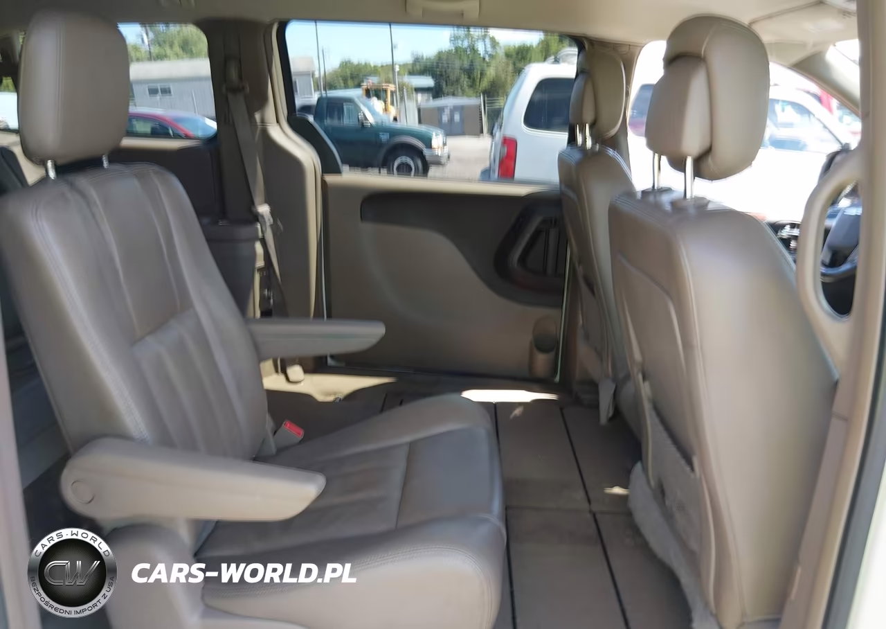 2013 Chrysler Town & Country Touring VIN:2C4RC1BG2DR556188 - 8