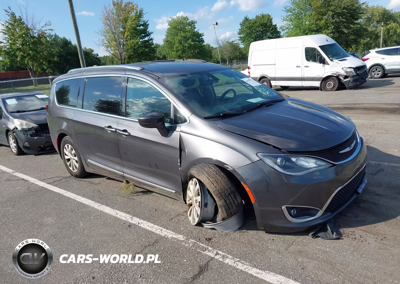 2018 Chrysler Pacifica Touring L – zdjęcie 1 z 17