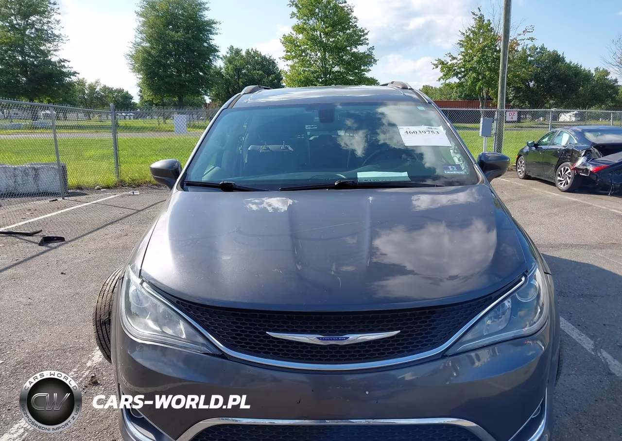 2018 Chrysler Pacifica Touring L VIN:2C4RC1BGXJR353349 - 12