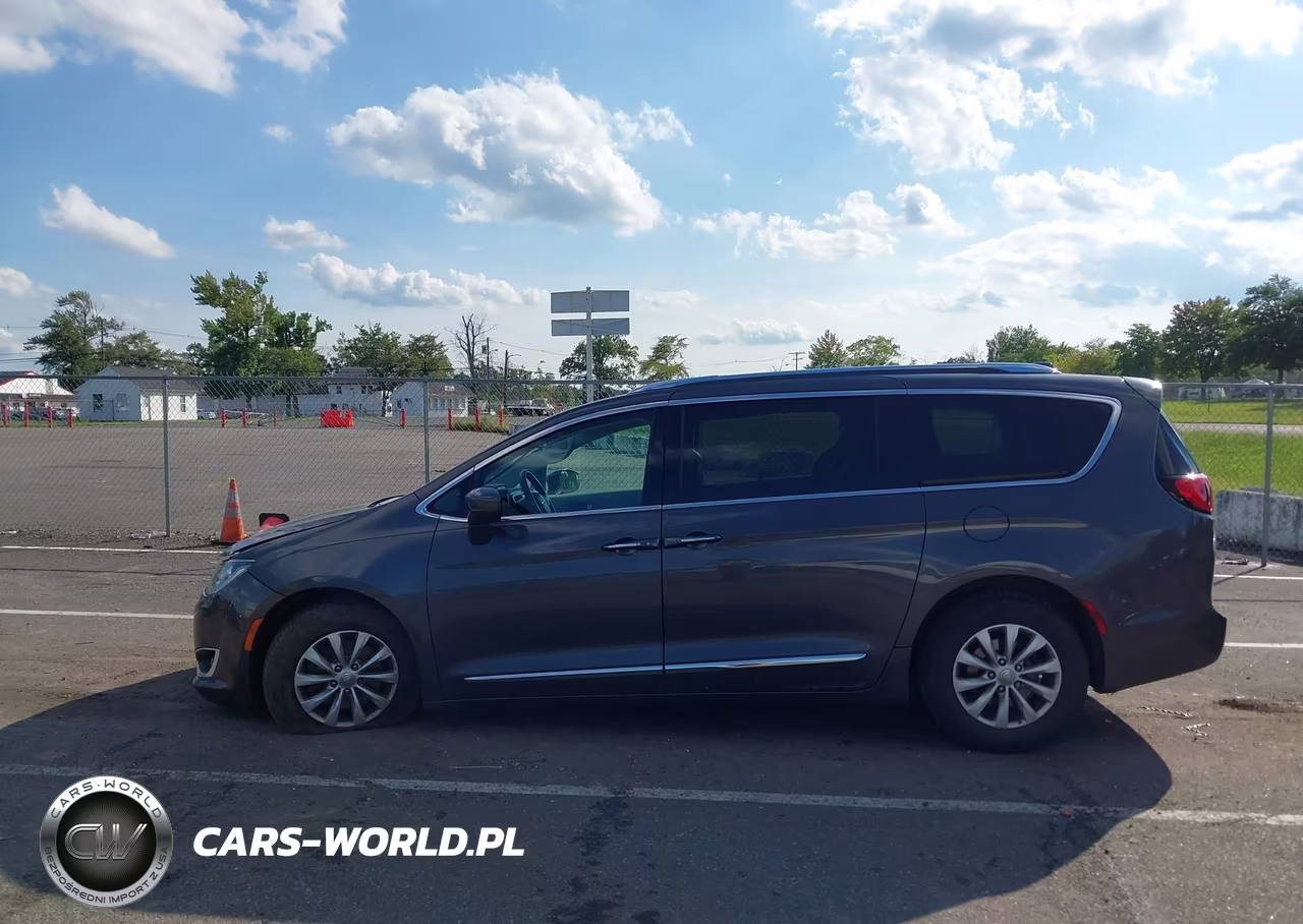 2018 Chrysler Pacifica Touring L VIN:2C4RC1BGXJR353349 - 14