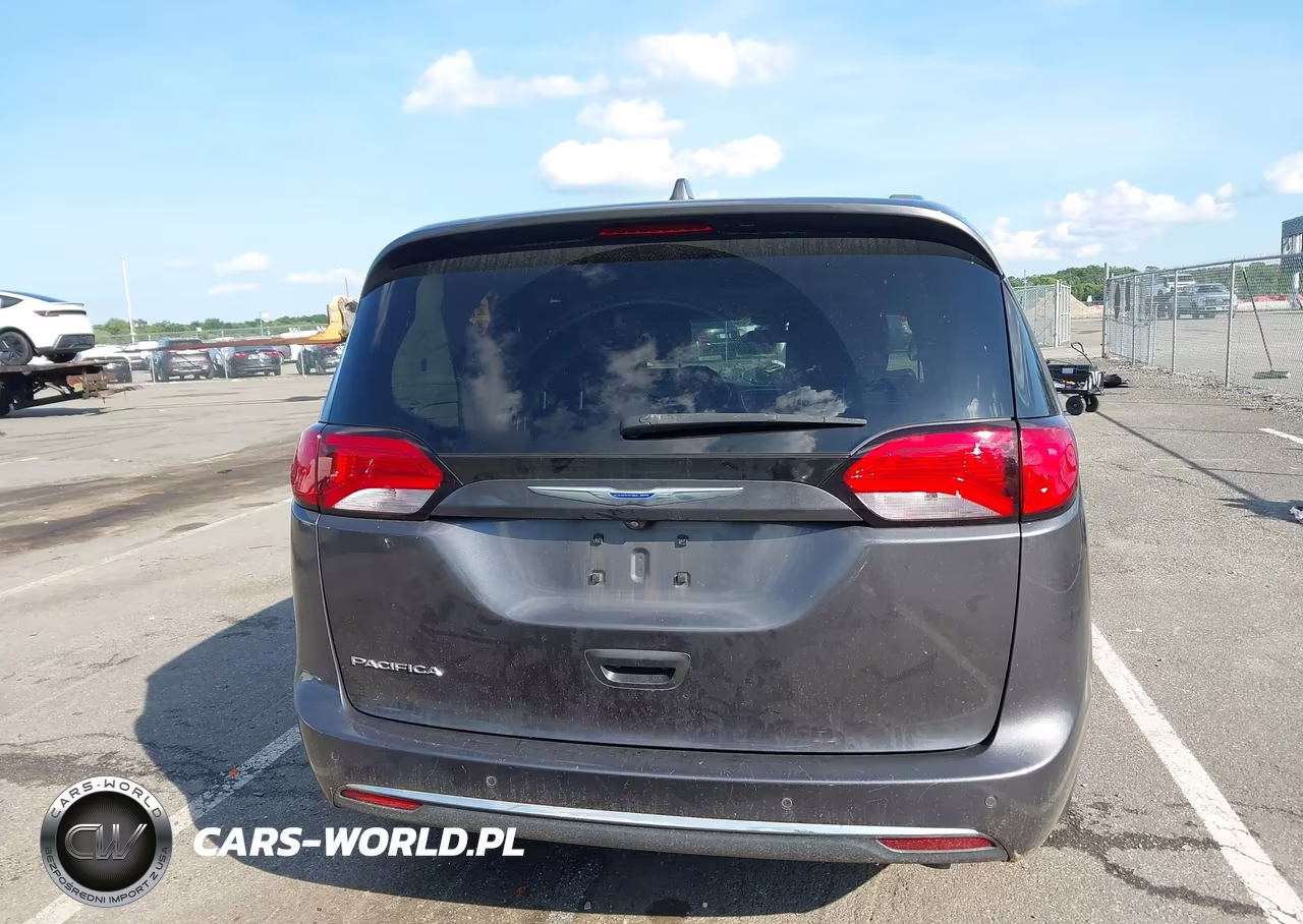 2018 Chrysler Pacifica Touring L VIN:2C4RC1BGXJR353349 - 16