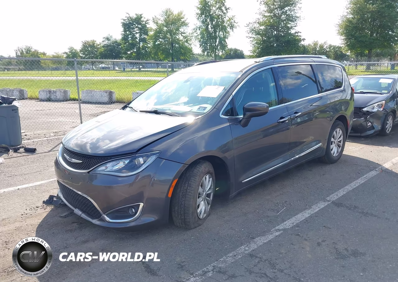 2018 Chrysler Pacifica Touring L VIN:2C4RC1BGXJR353349 - 2