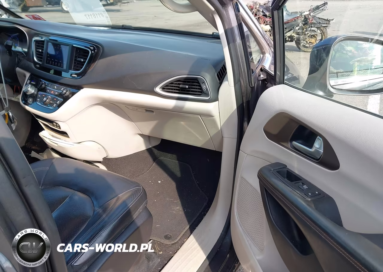 2018 Chrysler Pacifica Touring L VIN:2C4RC1BGXJR353349 - 5