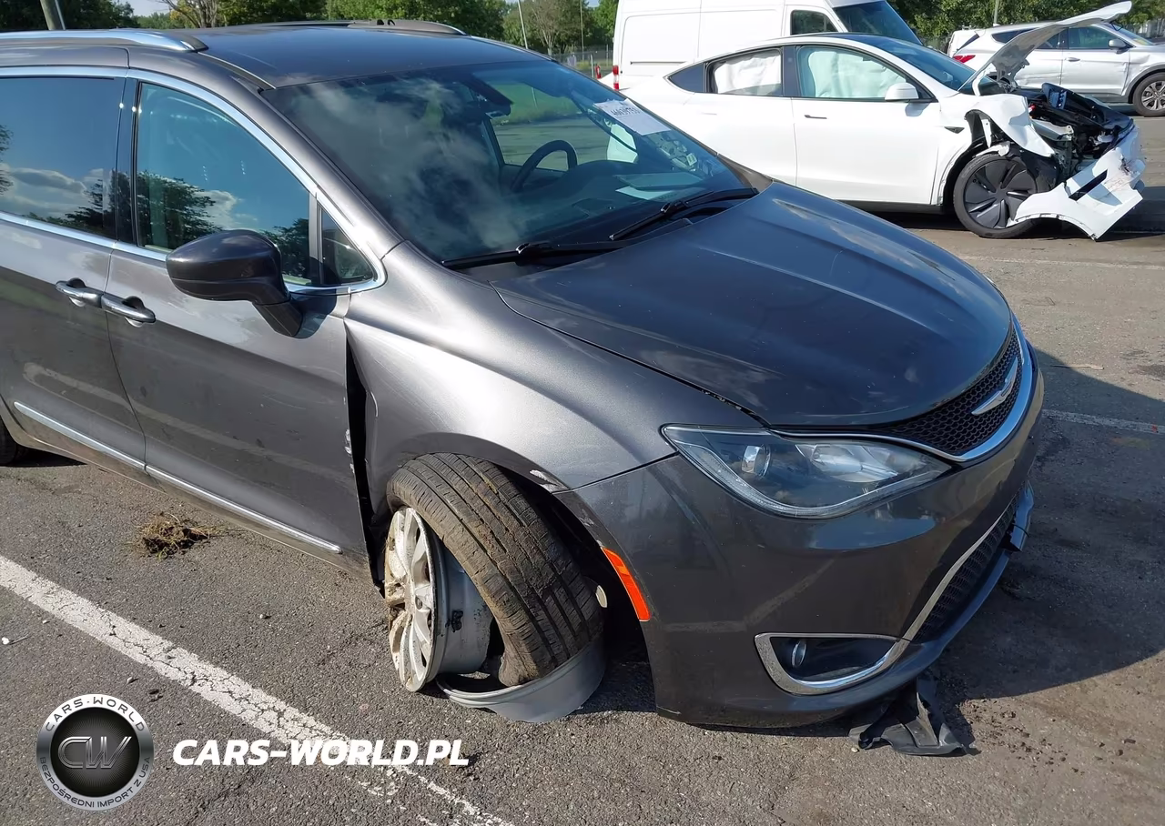 2018 Chrysler Pacifica Touring L VIN:2C4RC1BGXJR353349 - 6
