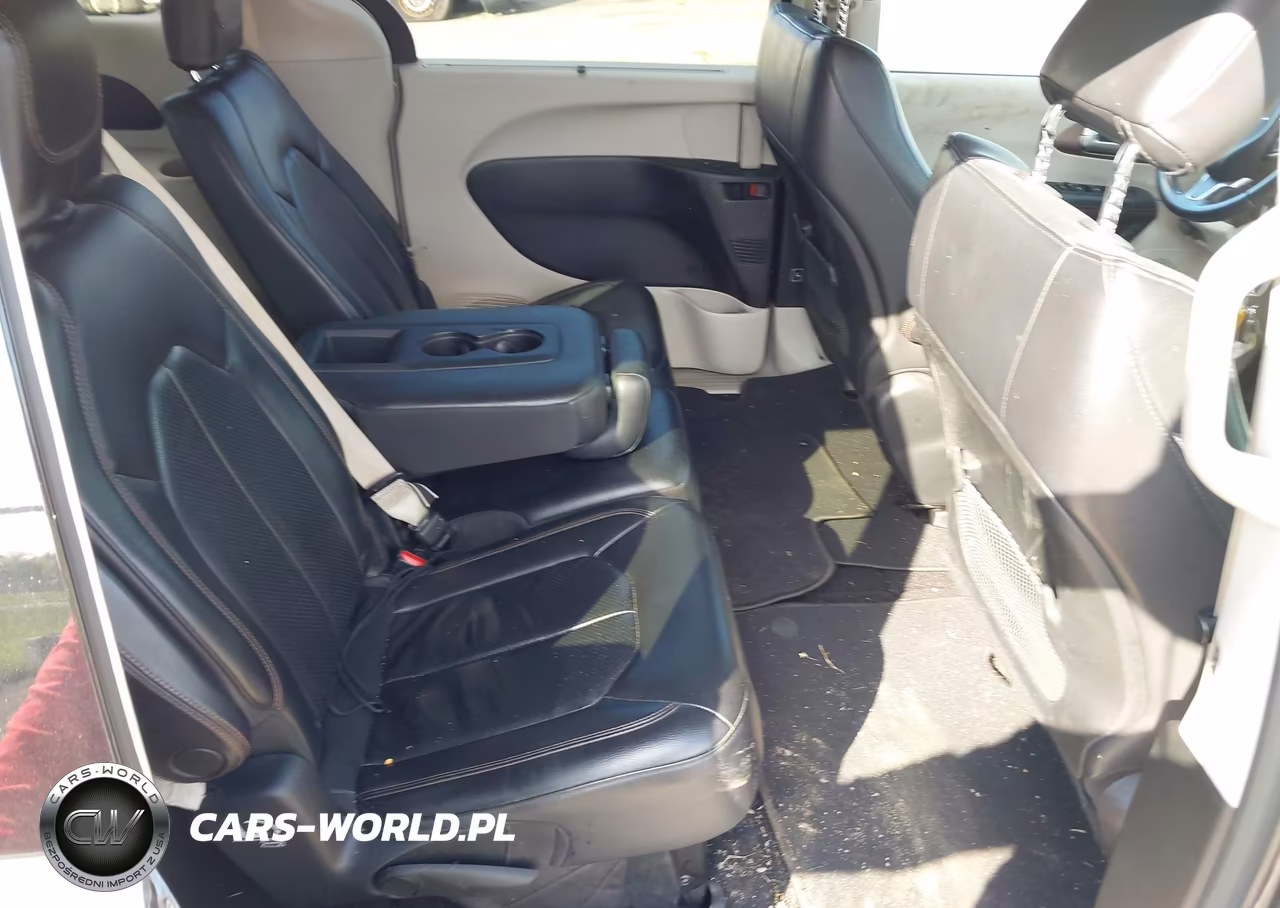 2018 Chrysler Pacifica Touring L VIN:2C4RC1BGXJR353349 - 8