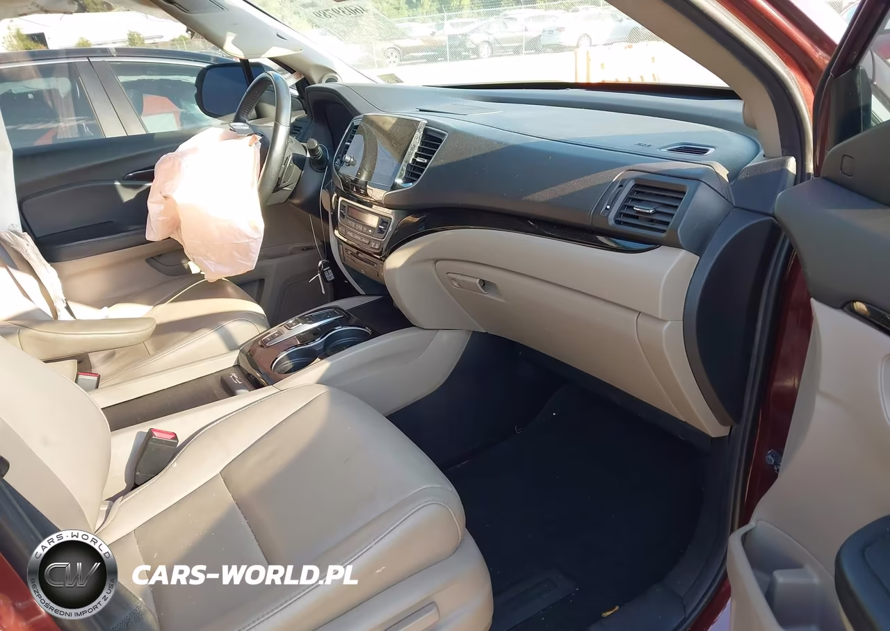2019 Honda Pilot Touring VIN:5FNYF6H68KB012981 - 5