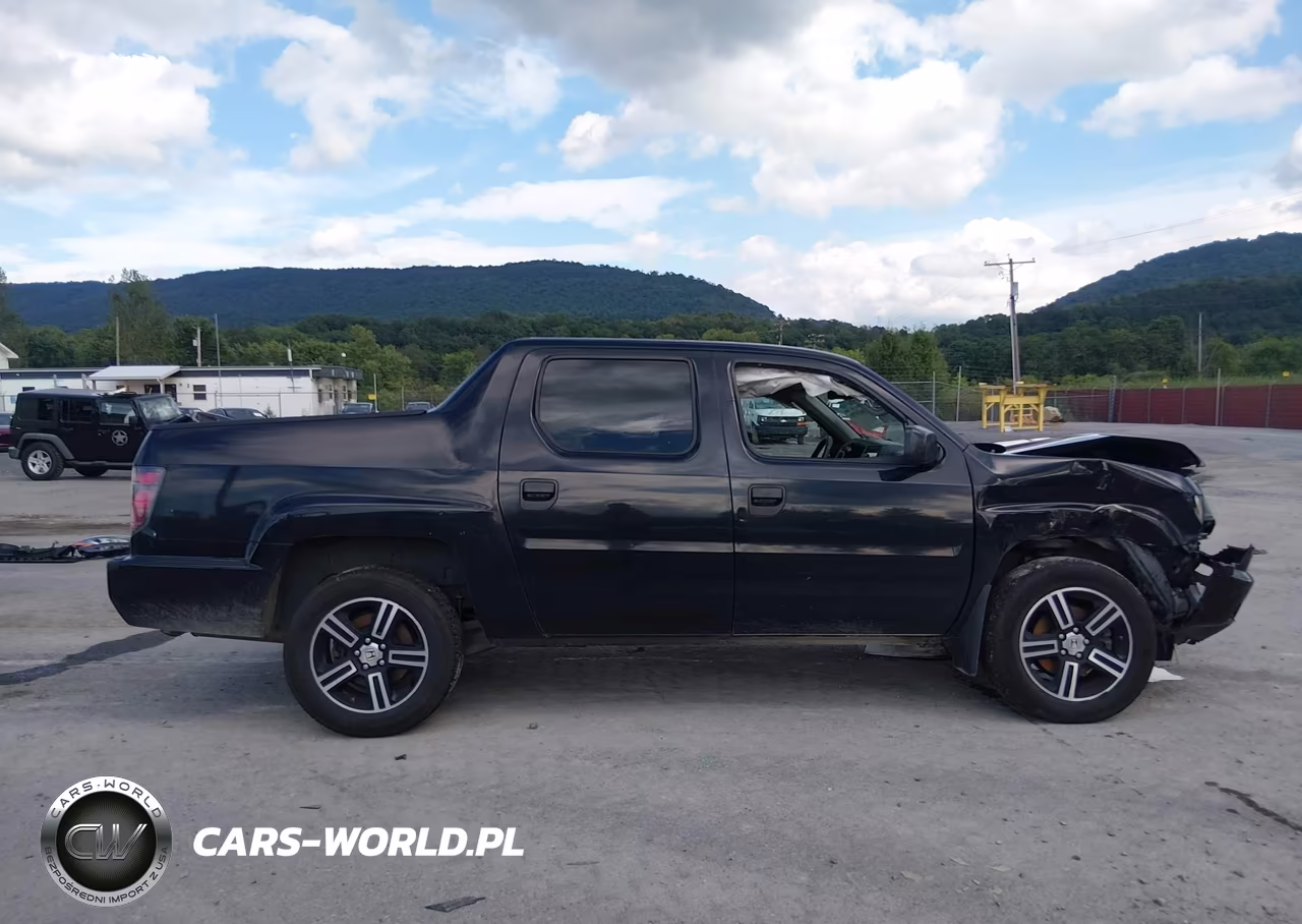2013 Honda Ridgeline Sport VIN:5FPYK1F76DB016404 - 13