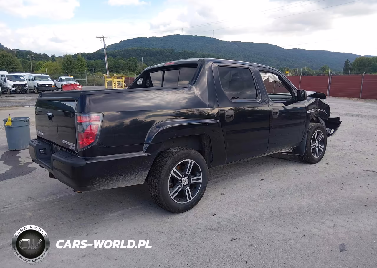 2013 Honda Ridgeline Sport VIN:5FPYK1F76DB016404 - 4